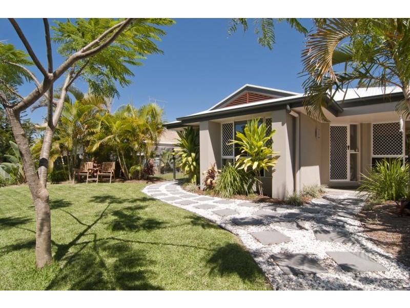 4 Waratah Cl, Coolum Beach QLD 4573