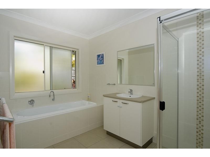 2 Nicklaus Lane, Peregian Springs QLD 4573