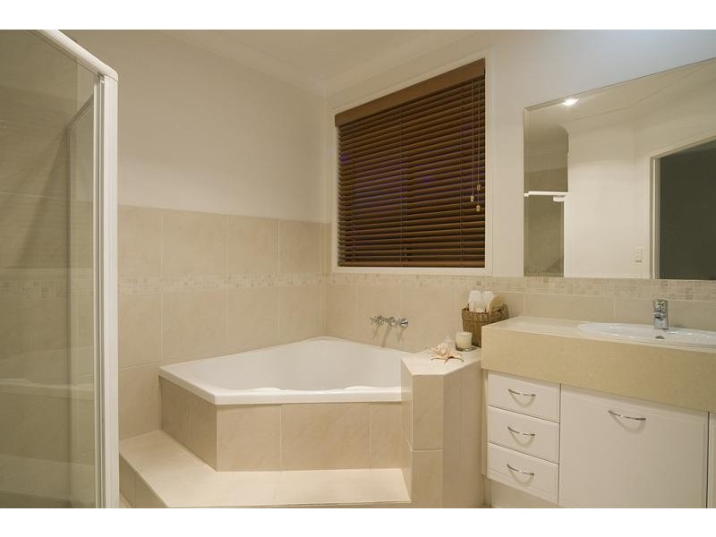 16 Greenside Ct, Peregian Springs QLD 4573
