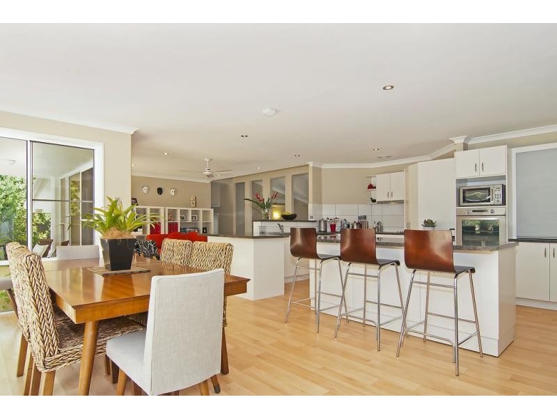 10 Flagship Ct, Castaways Beach QLD 4567