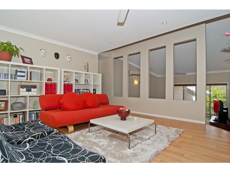 10 Flagship Ct, Castaways Beach QLD 4567