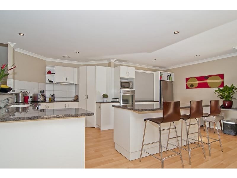 10 Flagship Ct, Castaways Beach QLD 4567