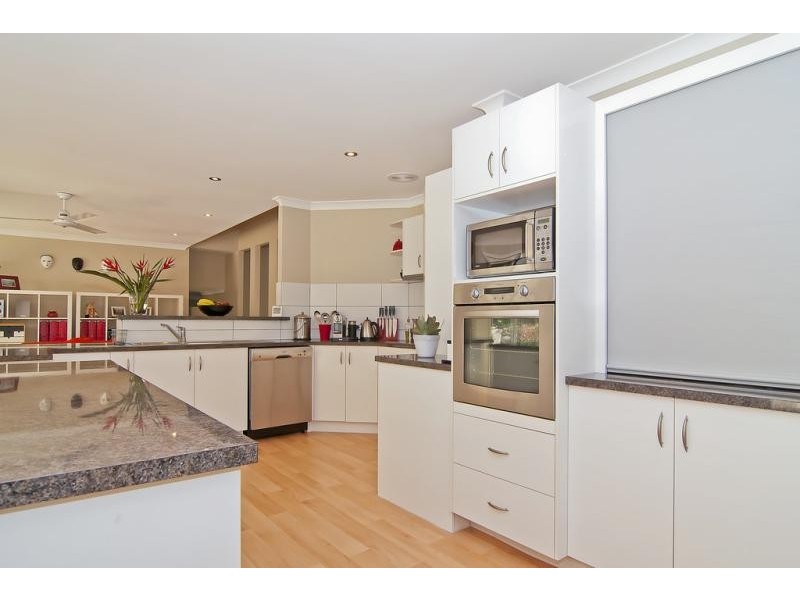 10 Flagship Ct, Castaways Beach QLD 4567