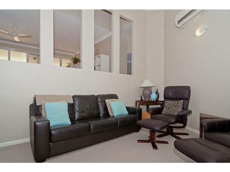 10 Flagship Ct, Castaways Beach QLD 4567