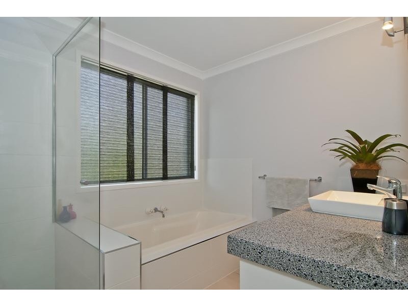 10 Flagship Ct, Castaways Beach QLD 4567