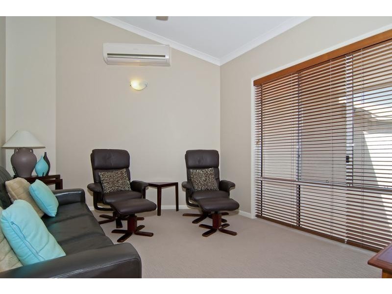 10 Flagship Ct, Castaways Beach QLD 4567