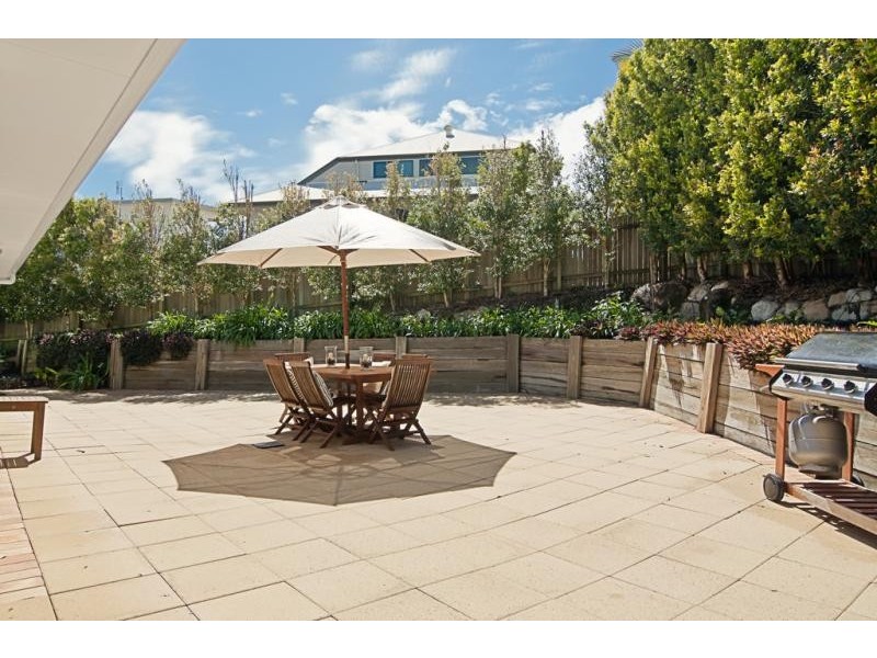 10 Flagship Ct, Castaways Beach QLD 4567