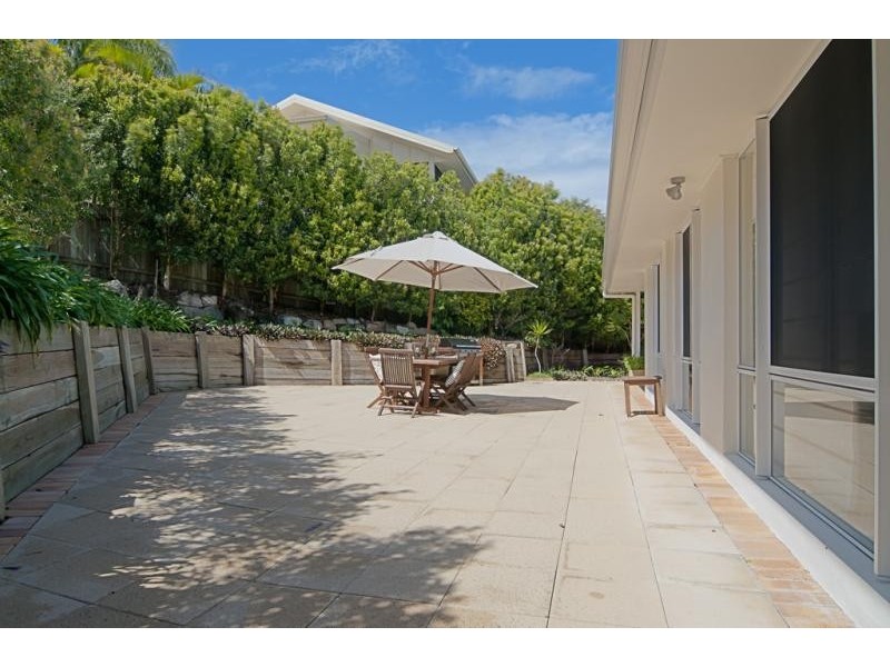 10 Flagship Ct, Castaways Beach QLD 4567