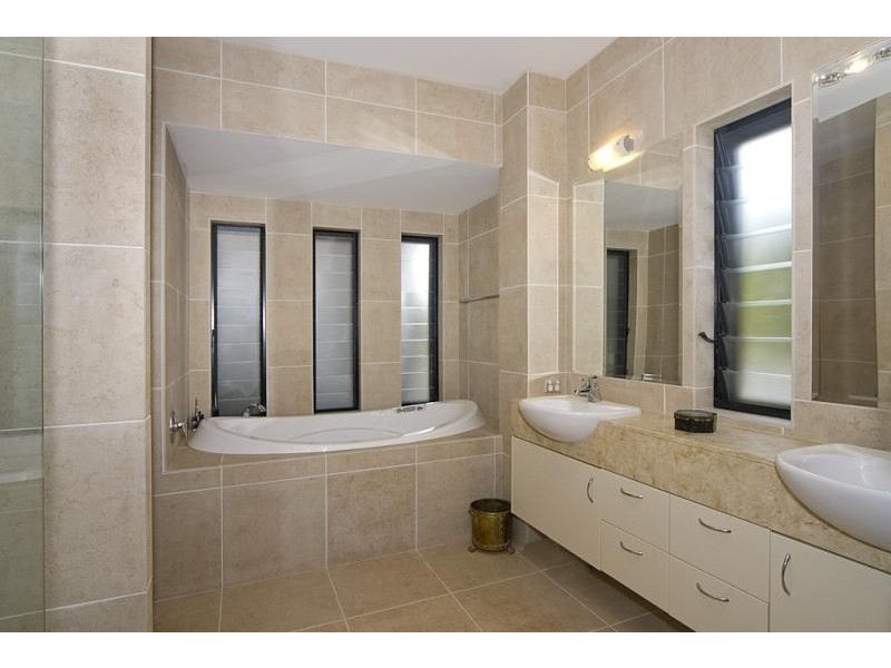 523 Noosa Springs  Dr, Noosa Springs QLD 4567