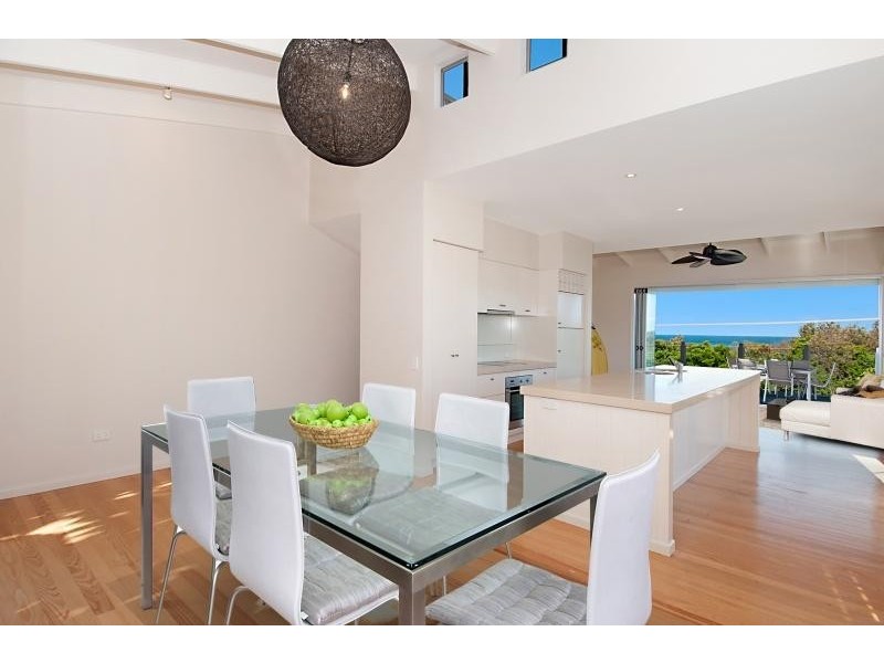 2/26 Kingfisher  Dr, Peregian Beach QLD 4573