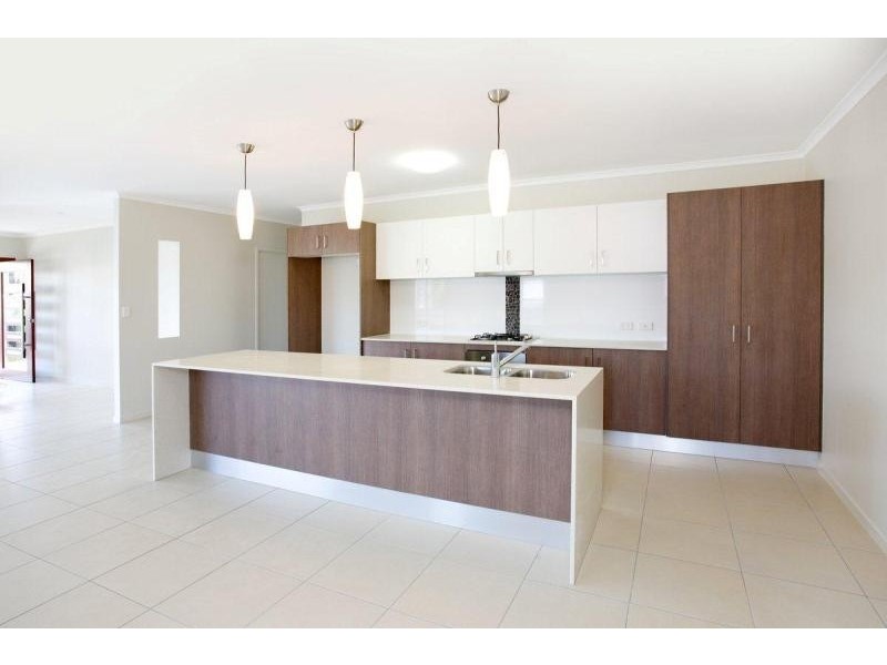 2 Longcove Pl, Peregian Springs QLD 4573