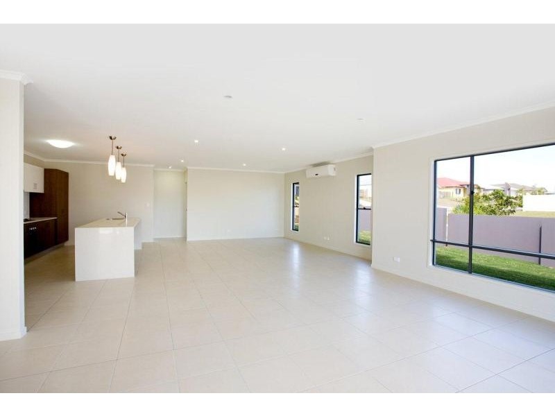 2 Longcove Pl, Peregian Springs QLD 4573