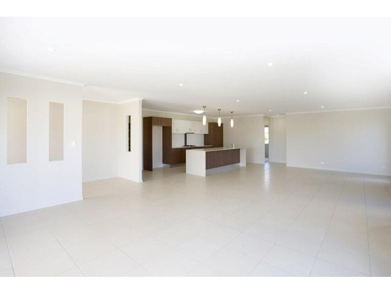 2 Longcove Pl, Peregian Springs QLD 4573