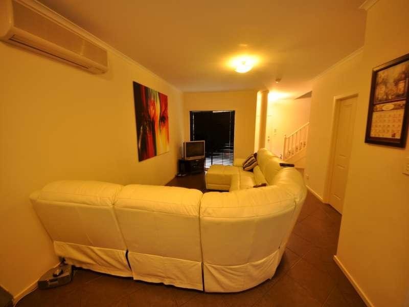 11 Lakefield Cres, Mawson Lakes SA 5095