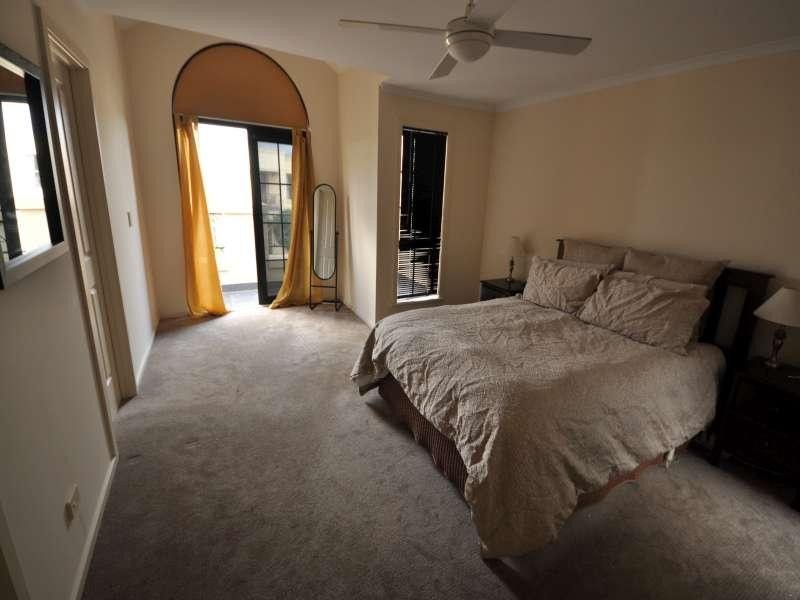 11 Lakefield Cres, Mawson Lakes SA 5095