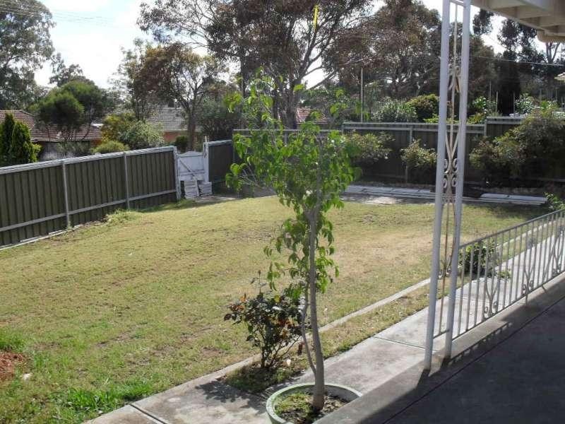 19 Whinnen St, St Agnes SA 5097