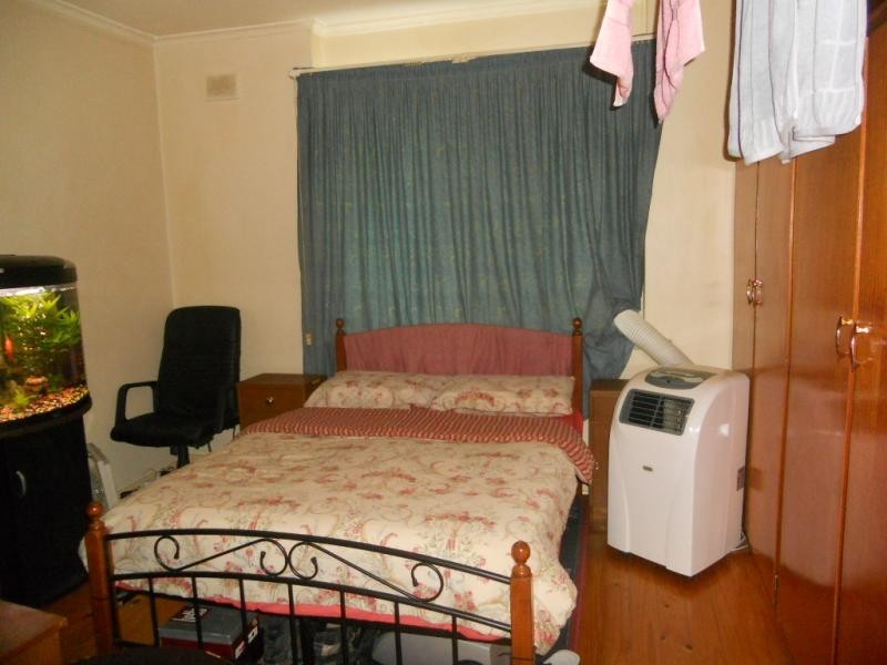 19 Whinnen St, St Agnes SA 5097