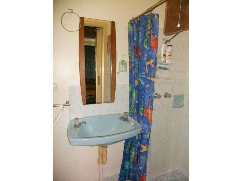 19 Whinnen St, St Agnes SA 5097