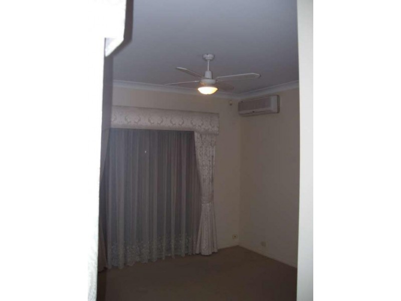 8 Coopers Cres, Mawson Lakes SA 5095