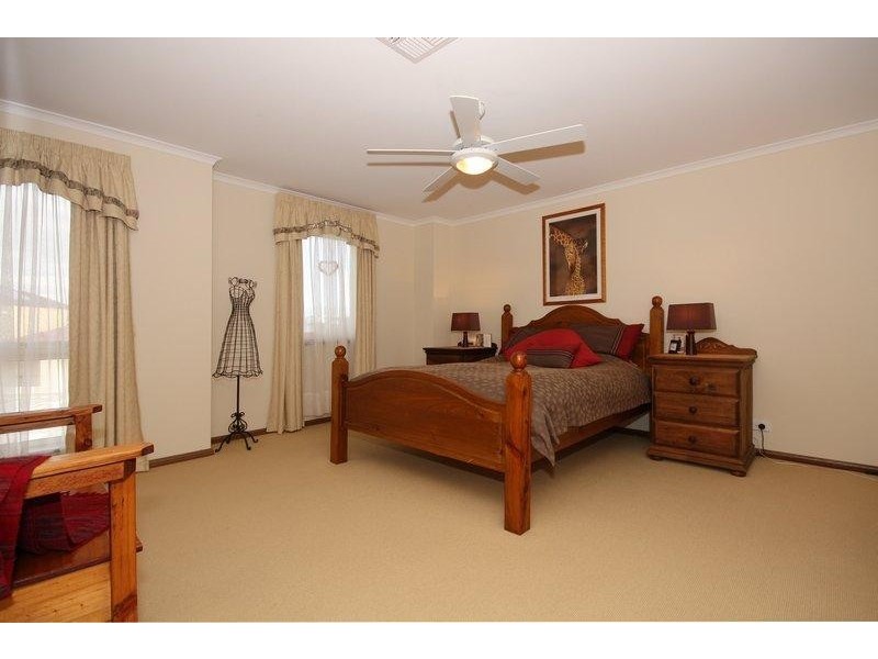 3 Grenada Ct, Mawson Lakes SA 5095