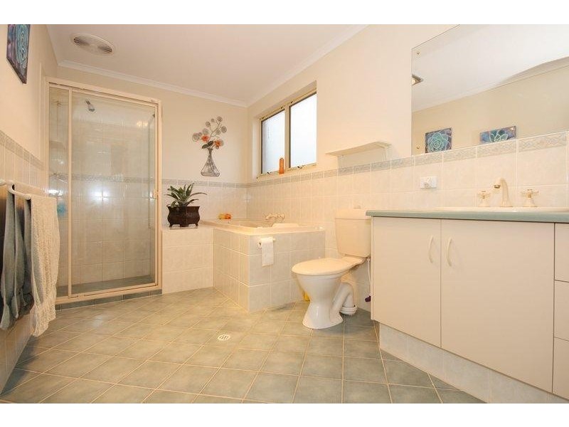 3 Grenada Ct, Mawson Lakes SA 5095