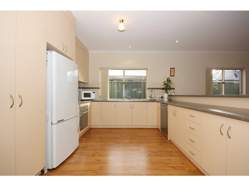 3 Grenada Ct, Mawson Lakes SA 5095