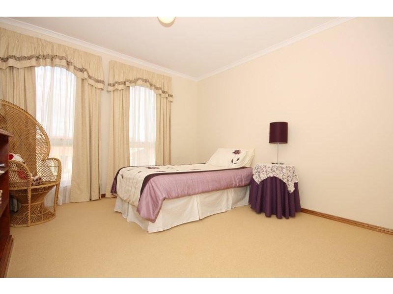 3 Grenada Ct, Mawson Lakes SA 5095