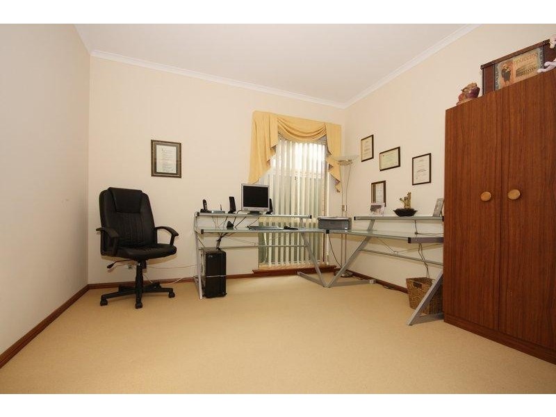 3 Grenada Ct, Mawson Lakes SA 5095