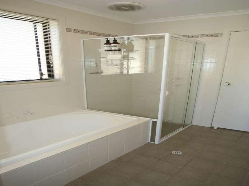 30A Warren Rd, Para Hills West SA 5096