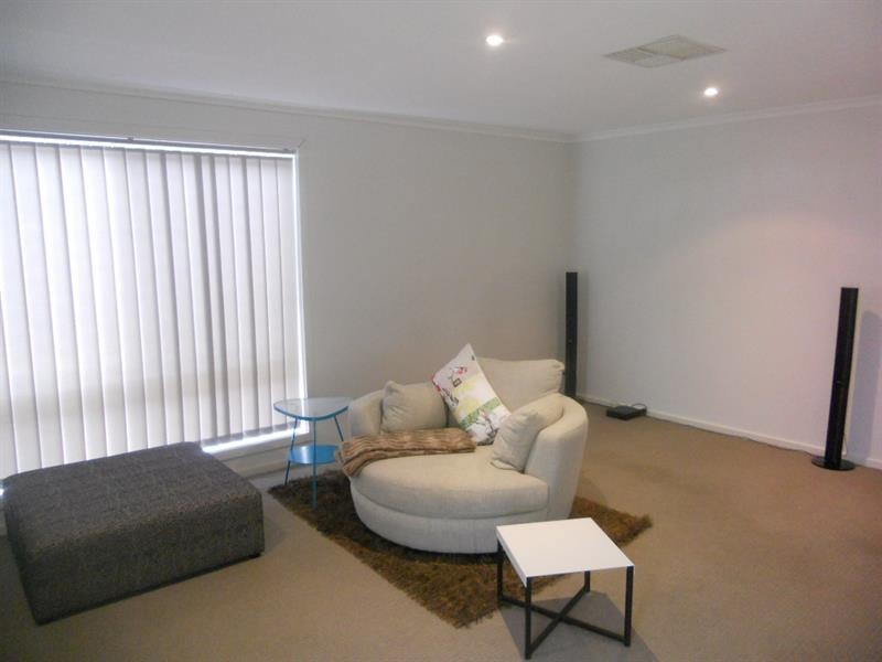 11A Morris Dr, Valley View SA 5093