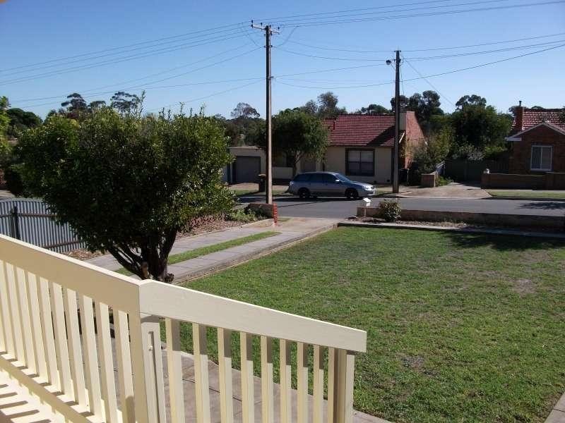 10 Deakin  Street, Blair Athol SA 5084