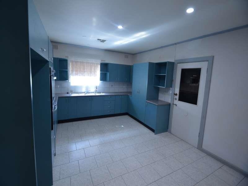 290 Tapleys Hill Rd, Seaton SA 5023