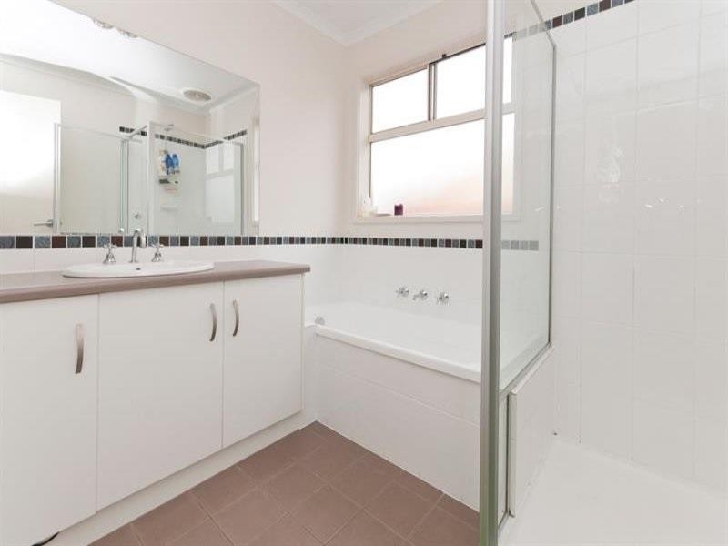 38 McKinlay Ave, Gilles Plains SA 5086