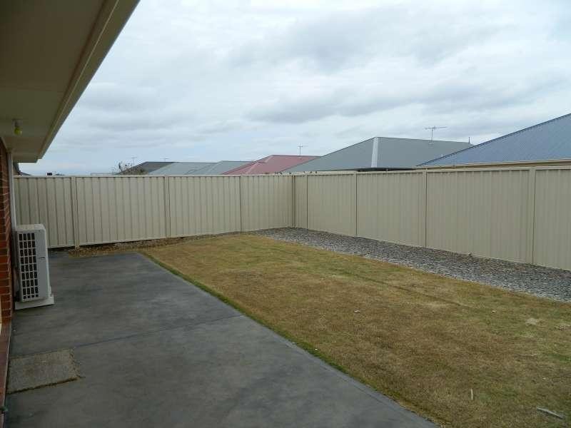 8 Burwood Road, Munno Para West SA 5115
