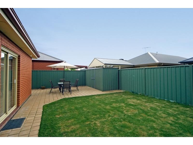 141 Shoalhaven Cct, Mawson Lakes SA 5095