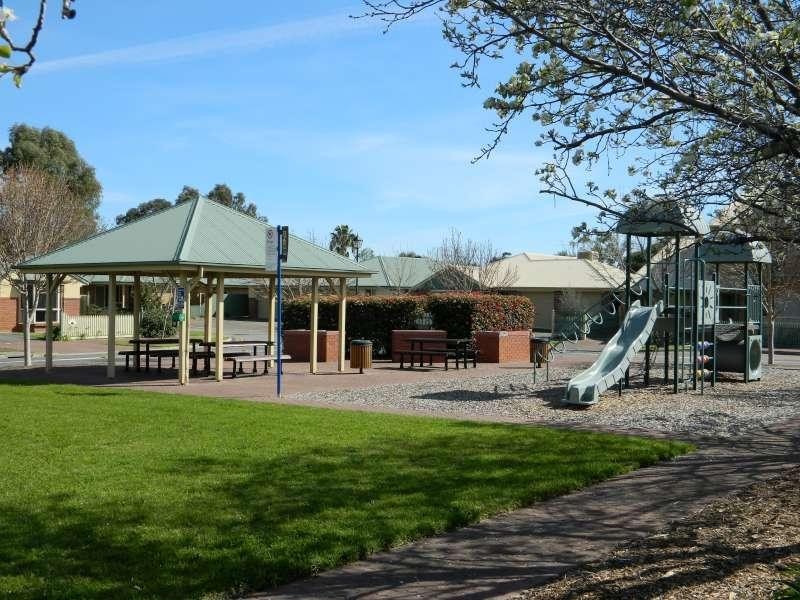 6 Kirkby Cct, Greenacres SA 5086