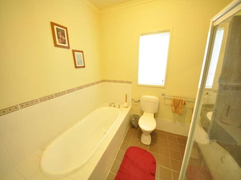 5 Grenada Ct, Mawson Lakes SA 5095