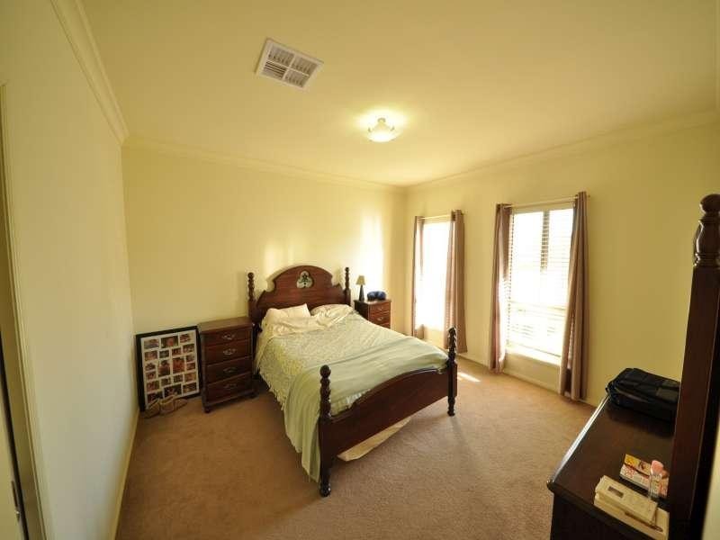 5 Grenada Ct, Mawson Lakes SA 5095