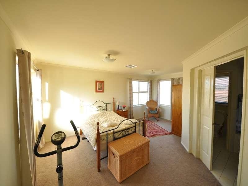 5 Grenada Ct, Mawson Lakes SA 5095