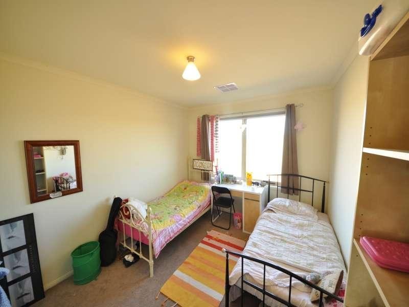 5 Grenada Ct, Mawson Lakes SA 5095