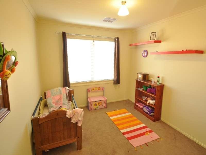 5 Grenada Ct, Mawson Lakes SA 5095