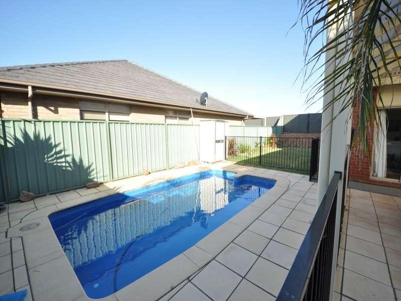 5 Grenada Ct, Mawson Lakes SA 5095