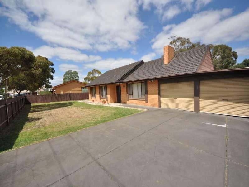 3 Monty Rd, Valley View SA 5093