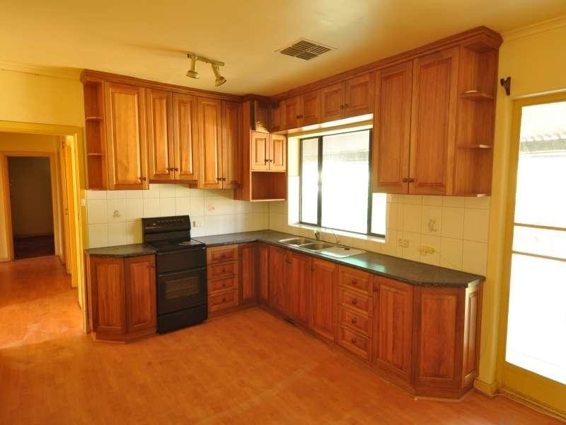 3 Monty Rd, Valley View SA 5093