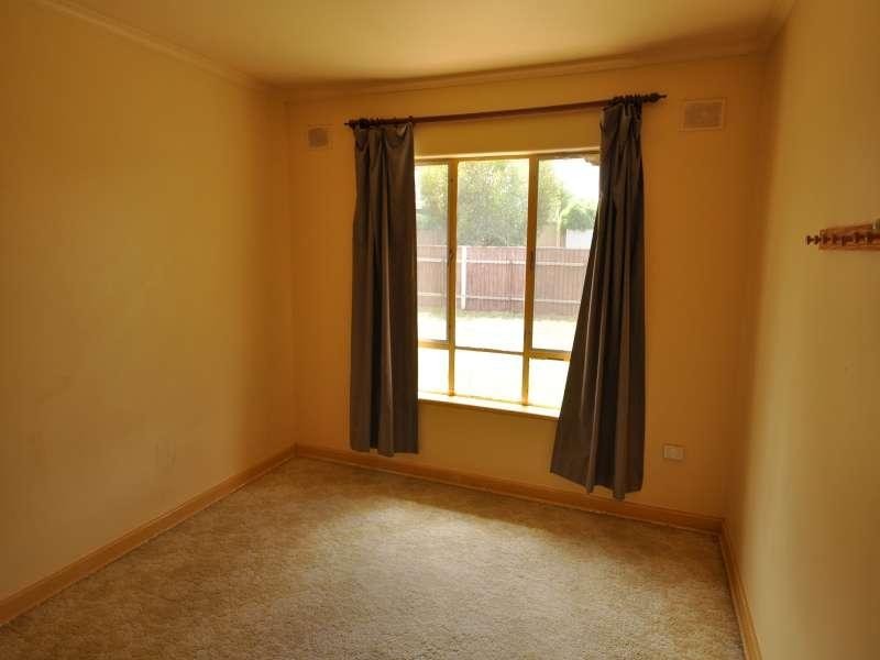 3 Monty Rd, Valley View SA 5093