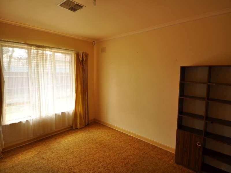 3 Monty Rd, Valley View SA 5093