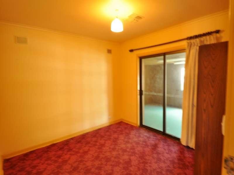 3 Monty Rd, Valley View SA 5093