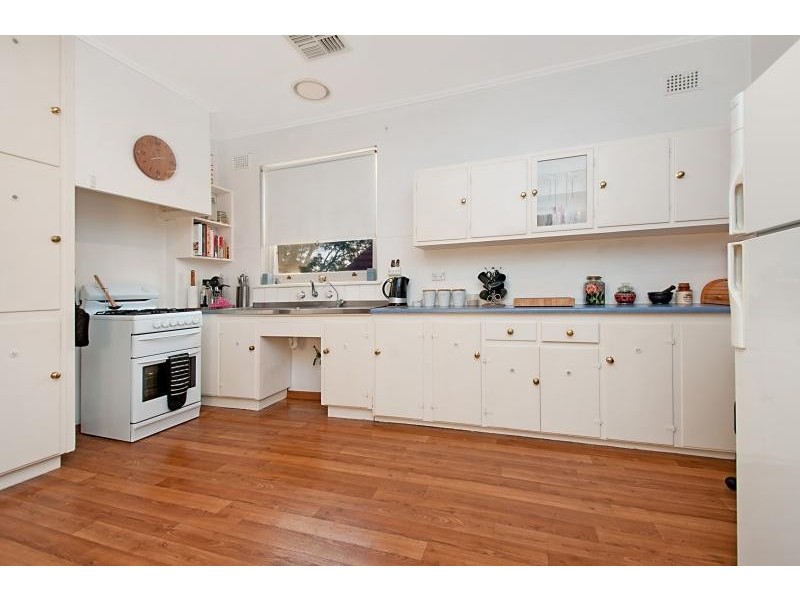 15 Fairview Cres, Clearview SA 5085