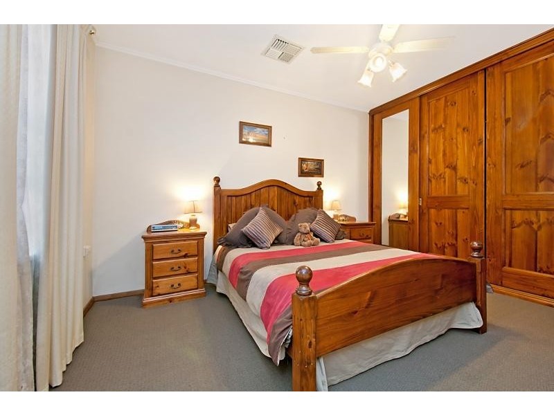 15 Fairview Cres, Clearview SA 5085