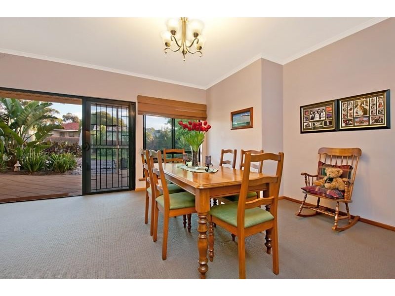 15 Fairview Cres, Clearview SA 5085